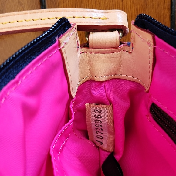 Dooney and Bourke Crossbody purse - Picture 6 of 14